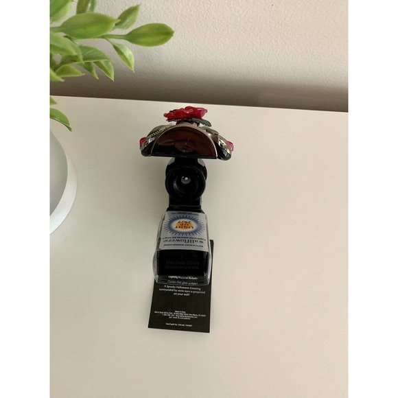 Bath & Body Works Wallflower Plug-In 2021 Halloween Creepy Candelabra Projector - Picture 8 of 8